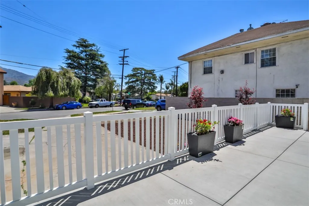 2111 Scott Road, Burbank, California 91504 home-pic-7